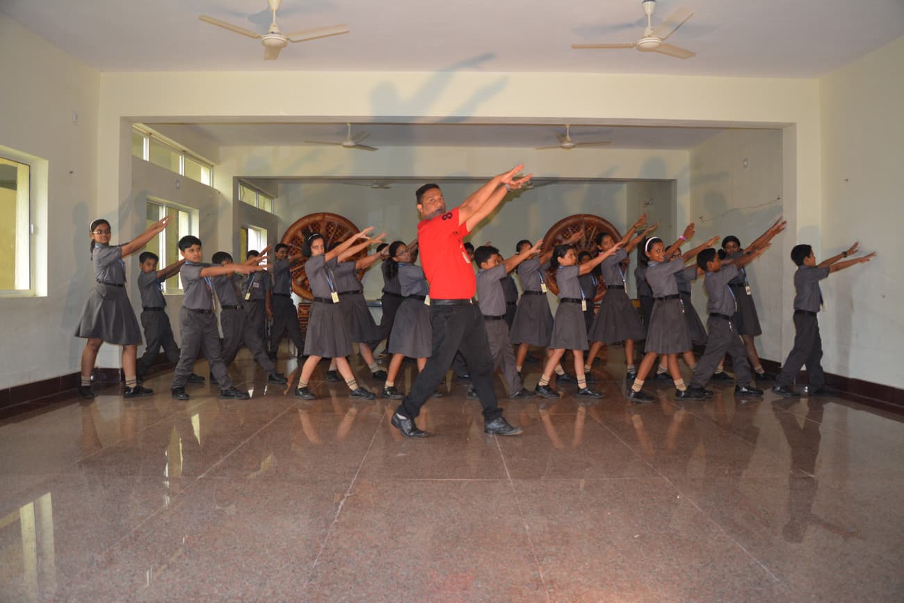 Dance students at DIS